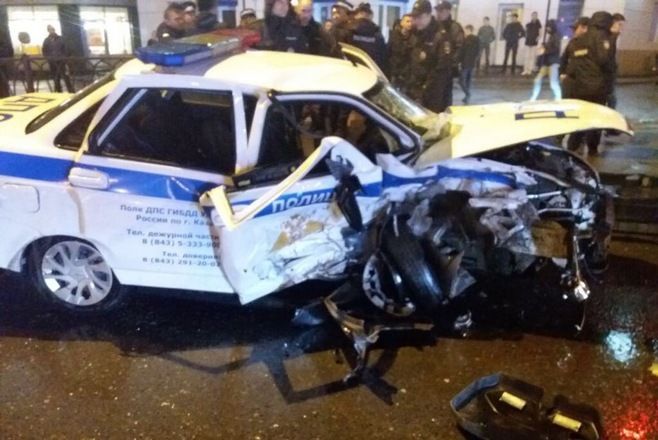 В Татарстане водитель БМВ протаранил машину ГИБДД: инспектор погиб