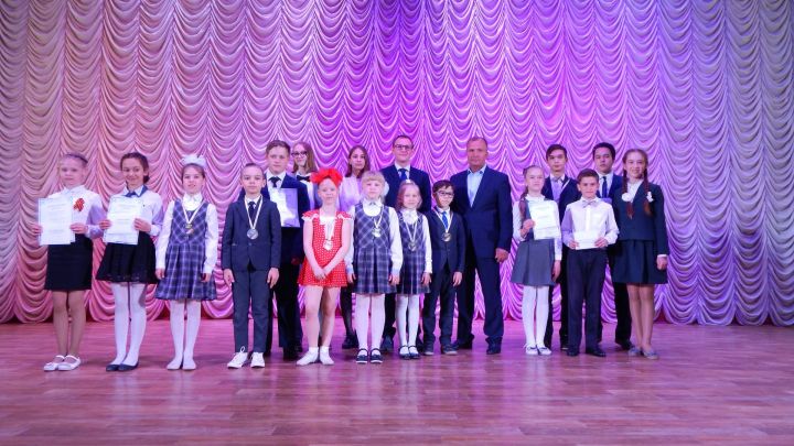 Камскополянская школа №2 чествовала лучших учеников
