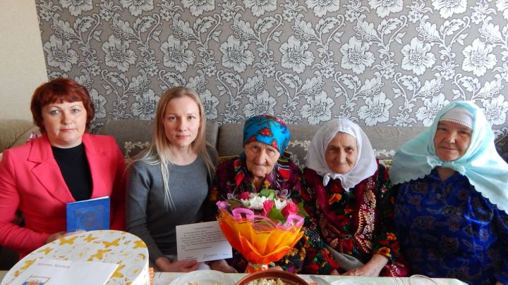 Жительница Камских Полян, труженица тыла Галия Шарифовна Губадуллина отметила 95-летний юбилей