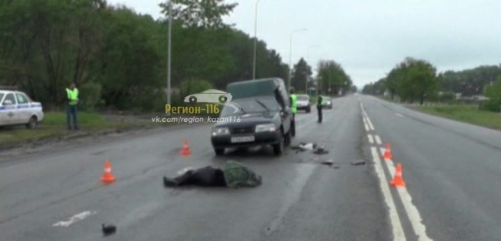 В Татарстане автоледи насмерть сбила водителя, который остановился починить свой автомобиль