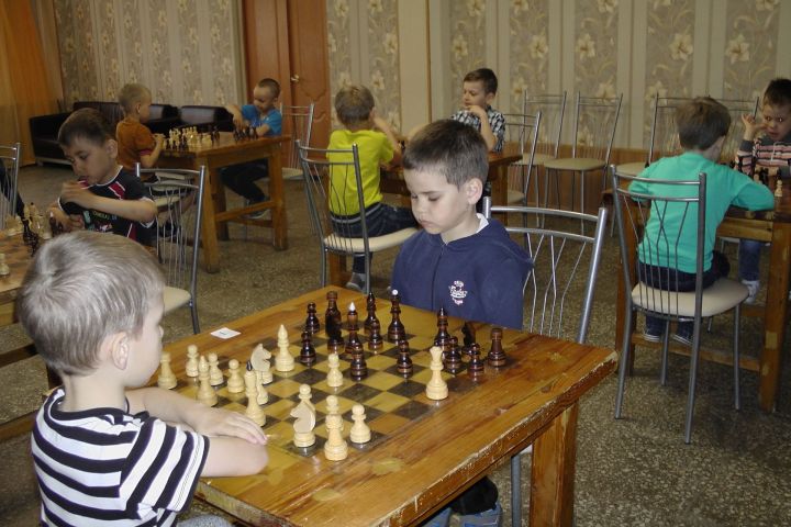 Воспитанники детского сада "Айгуль" побывали в шахматном клубе
