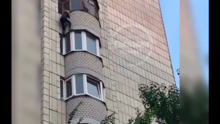 В Татарстане  мать двоих детей сорвалась с балкона