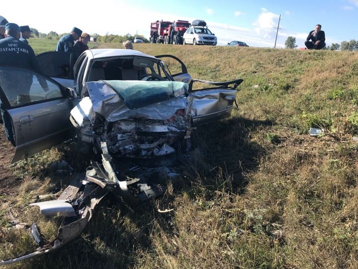 В Татарстане при лобовом столкновении иномарок погибли два человека