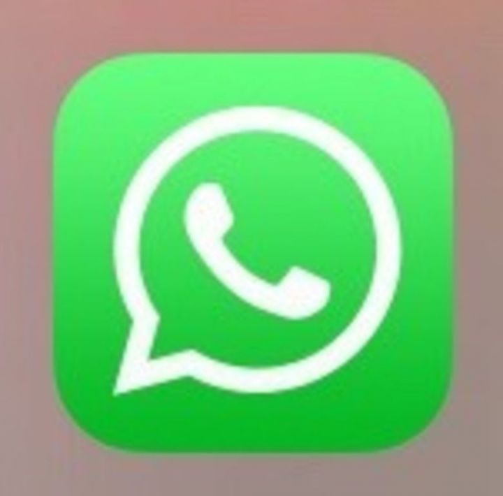 Мессенджер WhatsApp стал платным