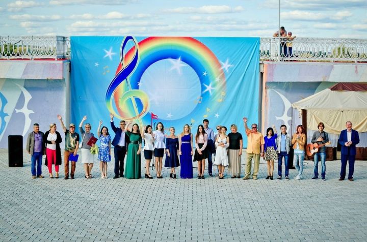 Вокалисты из Камских Полян вышли в полуфинал конкурса «Поющая волна»