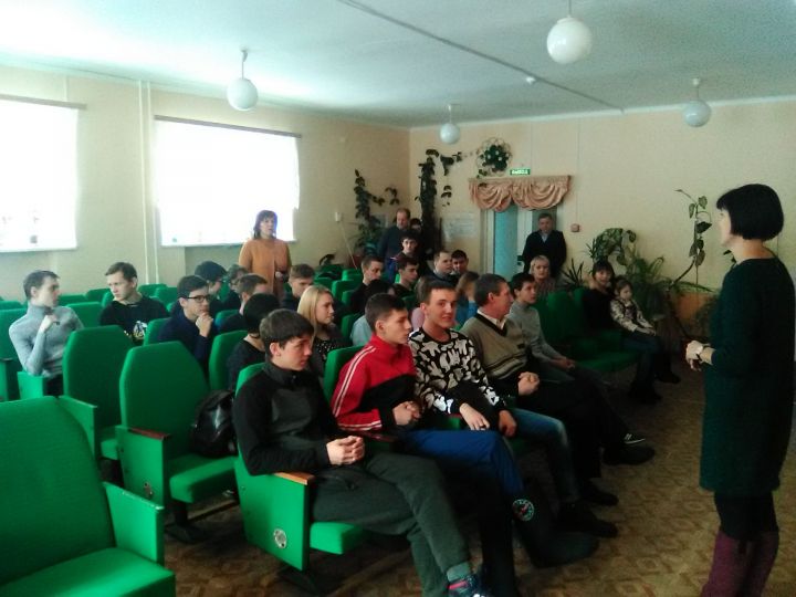 В колледже Камских Полян прошел классный час,  посвященный 75-летию полного освобождения Ленинграда  от фашистской блокады