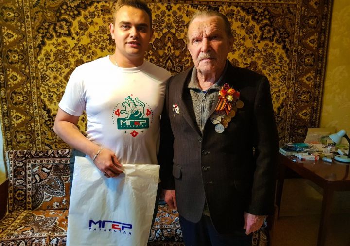 В честь Дня пожилого человека, Молодая Гвардия оказали адресную помощь Ветерану ВОВ