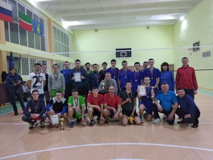 В Камских Полянах состоялся турнир по волейболу
