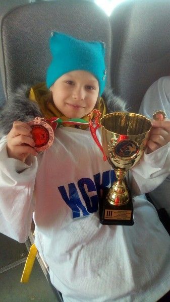 Юная хоккеистка из Камских Полян – Карина!