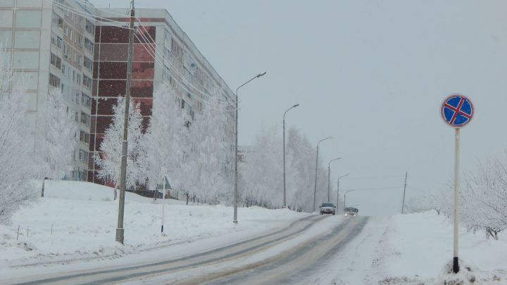 МЧС предупреждает татарстанцев о мерах безопасности в метель и гололед, завтра в республике ожидается ухудшение погодных условий.