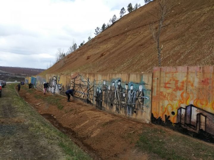 Проведена частичная реставрация "Стены Памяти"