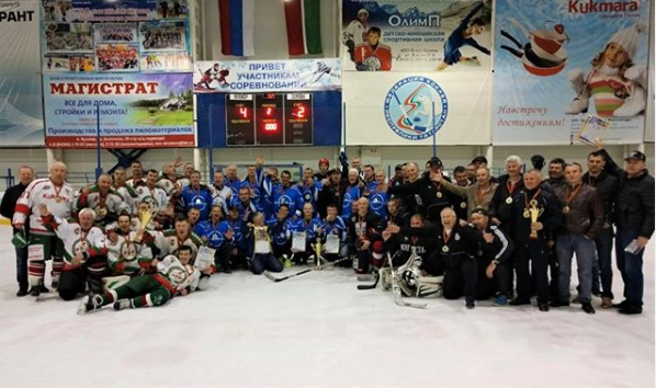 Хоккейная команда из Камских Полян победила в турнире, посвященном "Дню Победы"