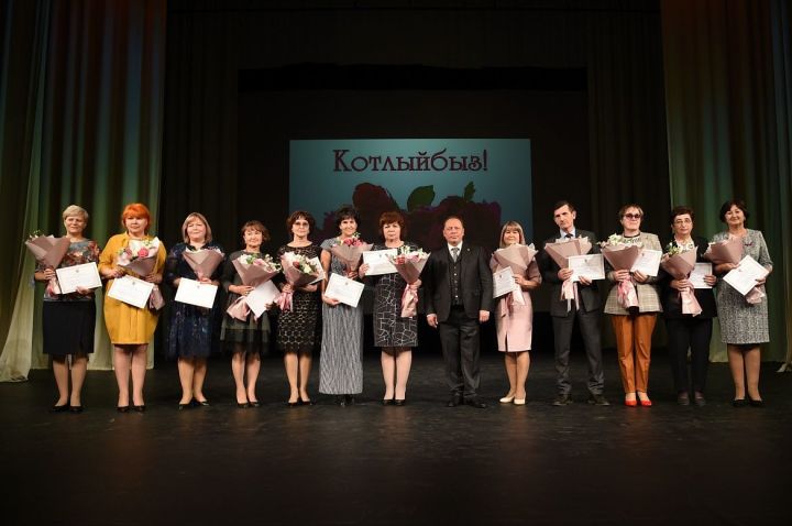 Камполянские педагоги удостоены награды