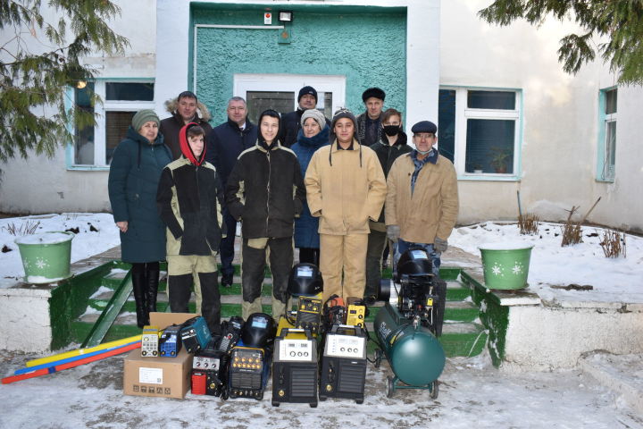 Казанские благотворители подарили камполянским студентам новое сварочное оборудование