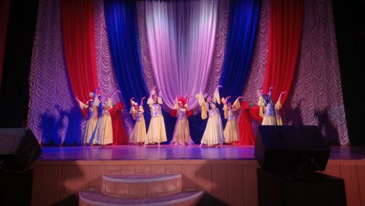 В Камских Полянах в данный момент проходит праздничный концерт, посвященный Дню защитника Отечества