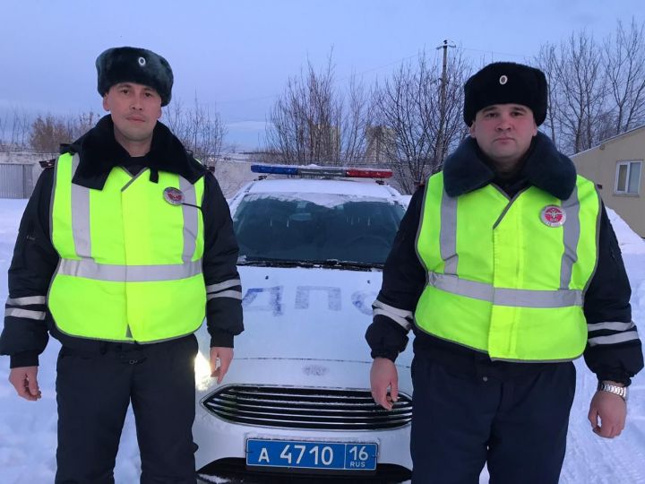 В Татарстане автоинспекторы помогли дальнобойщику, оказавшемуся в трудной ситуации на дороге