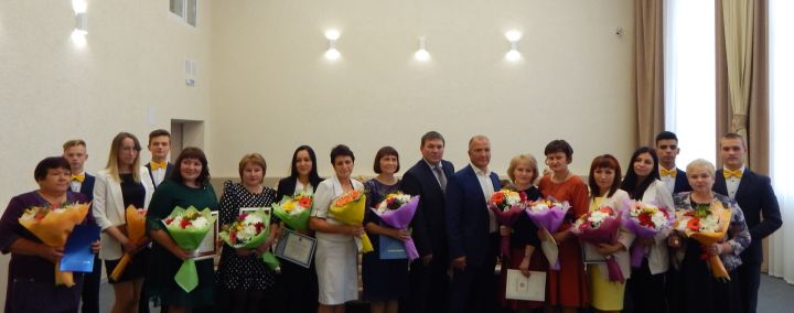 В День города были вручены награды лучшим работникам организаций и предприятий Камских Полян