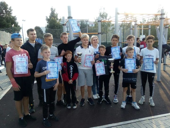 В Камских Полянах впервые состоялись соревнования по уличной гимнастике «Street Workout»