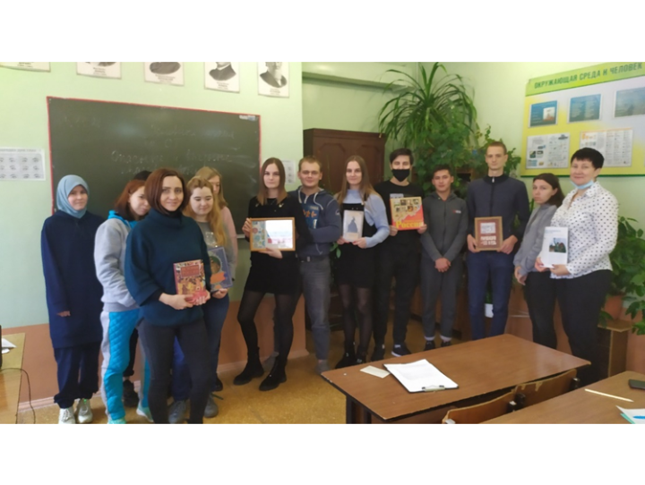 В Камско-Полянском колледже провели информационный час «Сила России – в единстве народов»