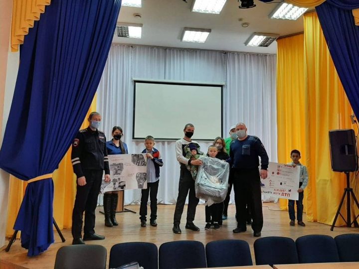 Многодетная семья из Татарстана получила автокрело для  малыша