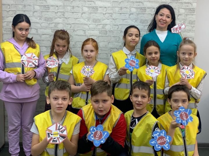 В Республике Татарстан юные инспекторы движения смастерили  «Цветки безопасности» ко Дню матери