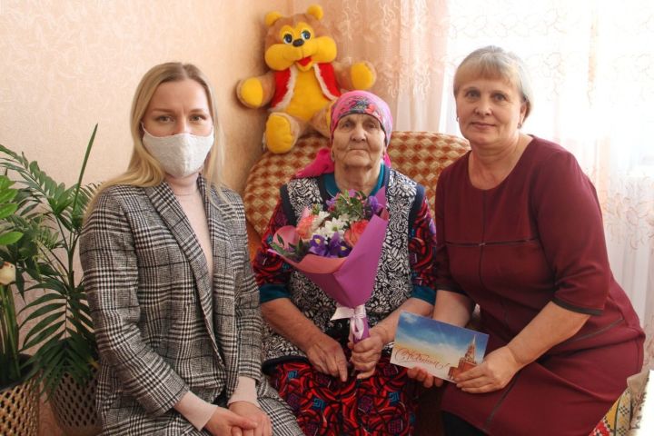Труженица тыла Евдокия Ивановна Левенкова из Камских Полян отметила 90-летие
