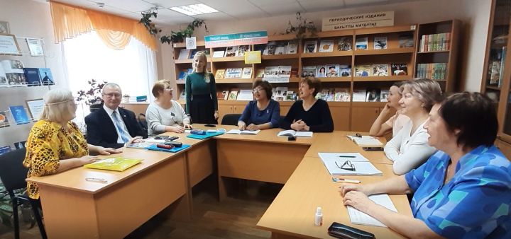 В Камских Полянах проходят занятие по изучению английского языка для пенсионеров