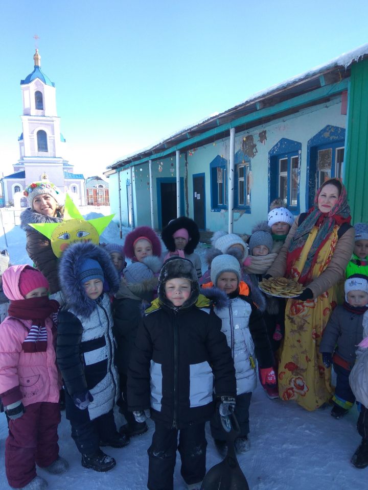 В селе Кармалы детский сад «Березка» отпраздновал Масленицу