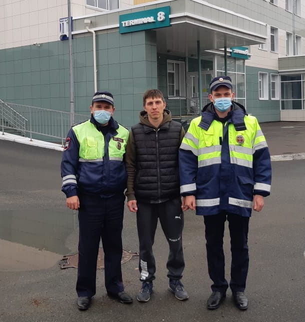 В Татарстане сотрудники ГИБДД помогли добраться до больницы женщине, у которой начались роды