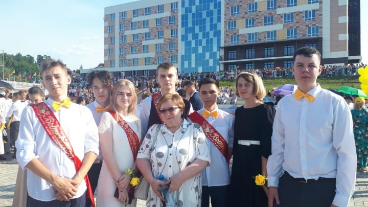 Незабываемый праздник прошел для выпускников Камскополянской школы №1