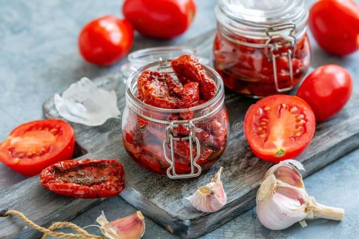 Блюдо, которое поднимет вам настроение и полезно для здоровья – вяленые томаты