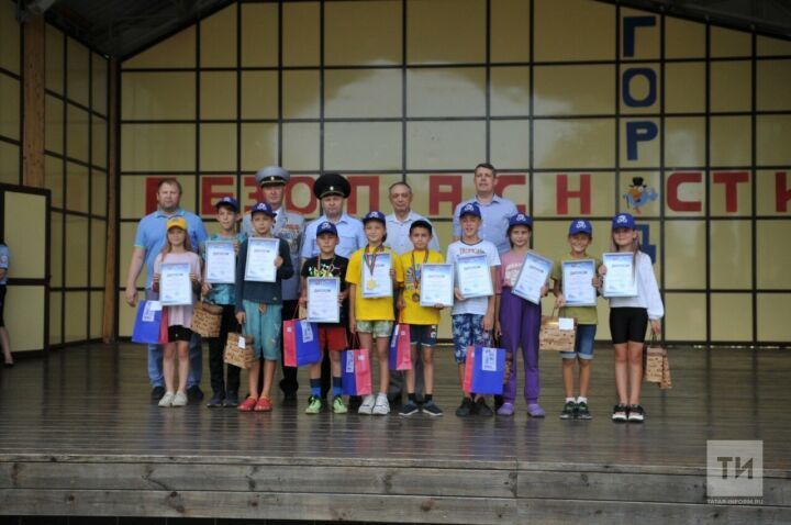 В детском лагере под Казанью наградили юных победителей конкурса «Безопасное колесо»