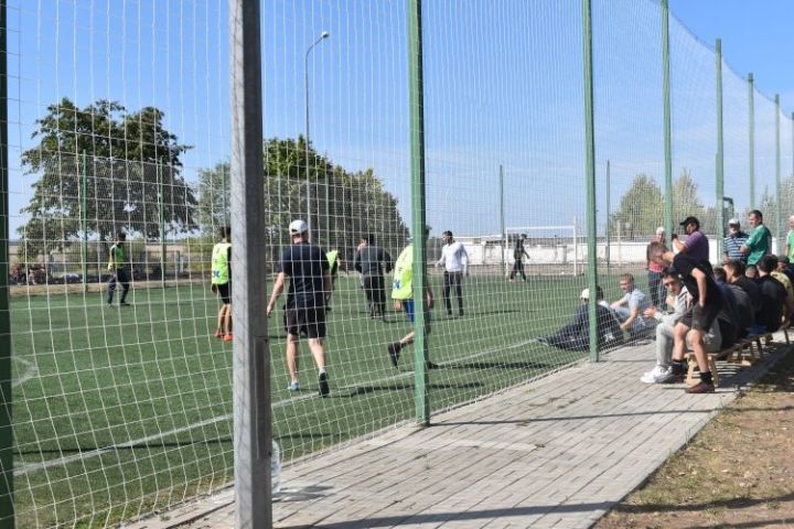 В Камских Полянах состоялся турнир по мини-футболу на кубок молодёжного центра «Алан», посвящённый Дню города