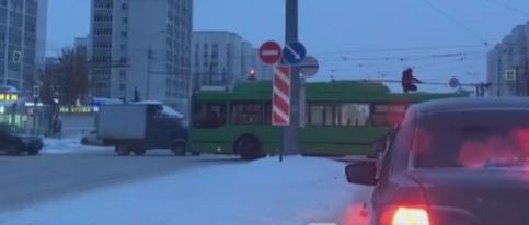 В Казани сотрудники Госавтоинспекции привлекли к ответственности водителя троллейбуса, нарушившего ПДД