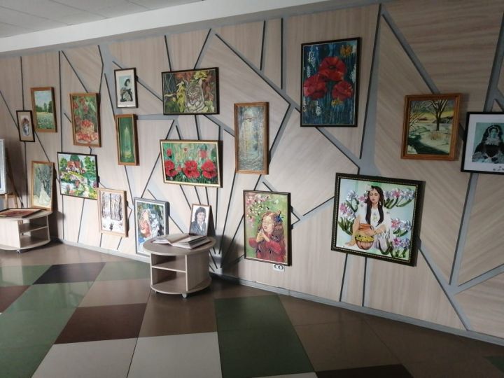 В МЦ «Алан» открылась выставка по изобразительному искусству Галины Хуршедовны Ахмедовой