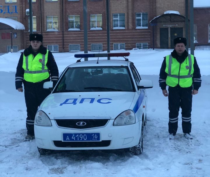 В Татарстане автоинспекторы помогли спортсменам вовремя попасть на соревнования