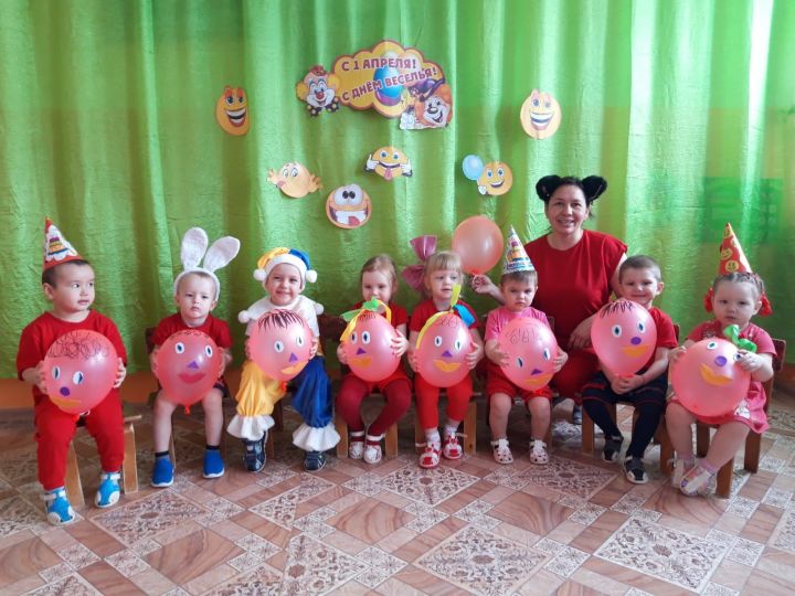 В Кармалинском детском саду "Березка" отметили День смеха
