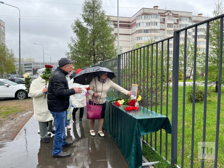 В казанской школе ученики организовали мемориал