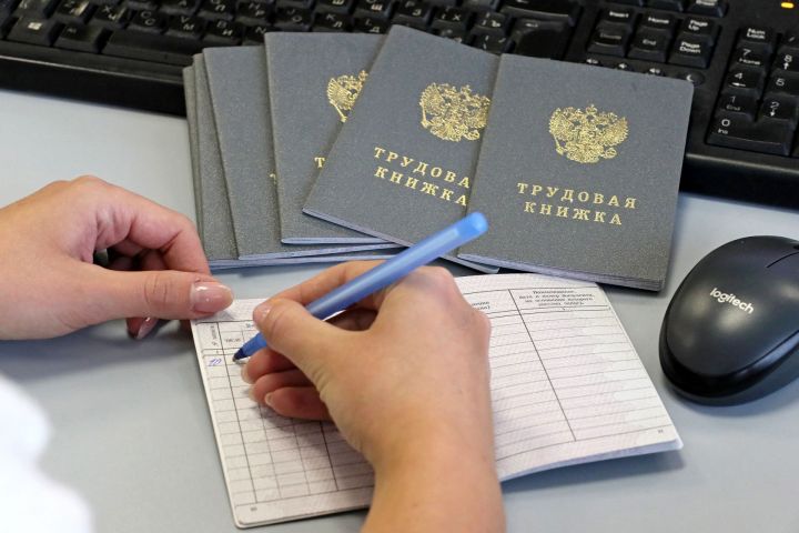 Россиянам рассказали, как подтвердить стаж для пенсии без трудовой книжки