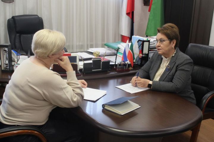Сария Сабурская встретилась с главой штаба «Комитета семей воинов Отечества» в Татарстане