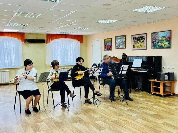 В камполянской ДМШ прошёл концерт, посвященный дню народного единства