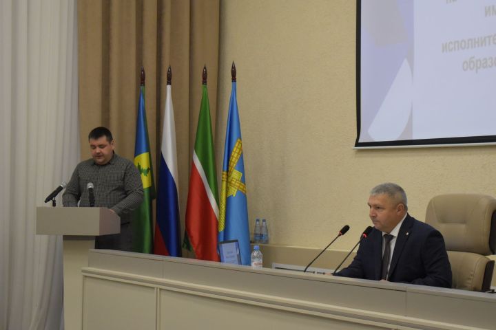 В исполнительном комитете прошла сессия депутатов совета муниципального образования