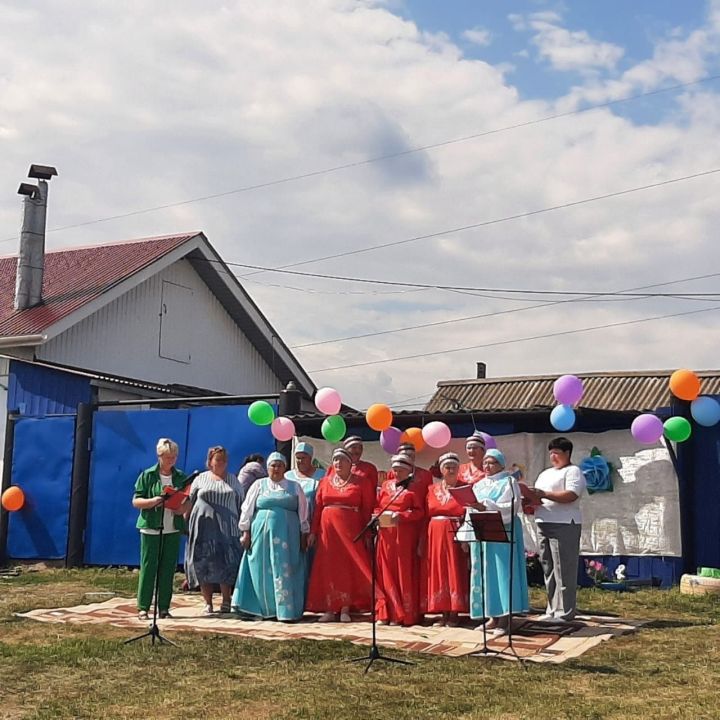 Библиотекари Камско-Полянской библиотеки были приглашены на праздник села поселка Камский