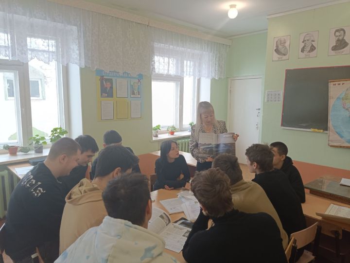 Для студентов камполянского колледжа провели пресс-дайждест «Обо всем на свете в журнале и газете»