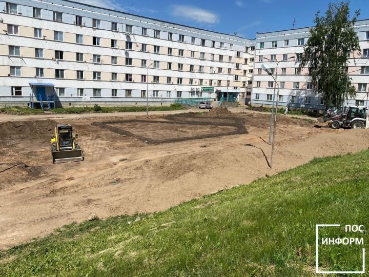 Продолжается благоустройство дворовых территорий Камских Полян