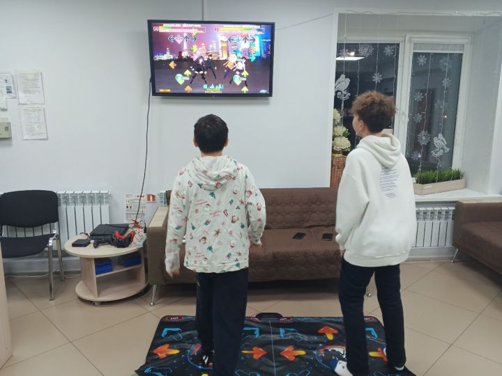 Специалисты молодежного центра «Алан» организовали для ребят вечерний досуг