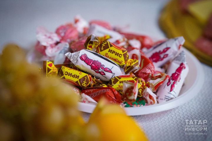 Специалисты КФУ развеяли миф о том, что употребление шоколада может стать причиной кариеса и акне