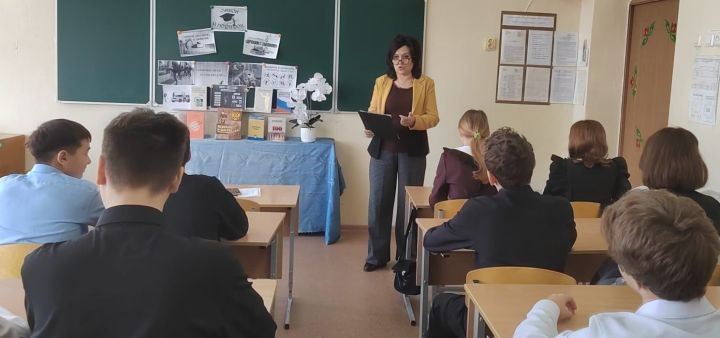 В школе № 1 Камских Полян прошел классный час «Советуюсь с законом»