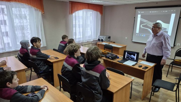 Студенты Камских Полян открыли для себя мир гитары на мастер-классе в детской музыкальной школе