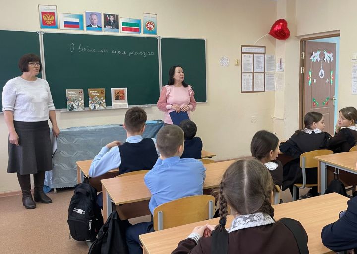 В Камских Полянах прошёл урок мужества «В книжной памяти — мгновения войны»